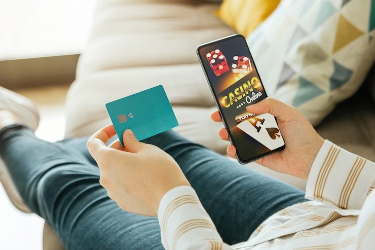 Ilustrasi perangkat mobile dan desktop yang digunakan untuk mengakses platform hiburan digital